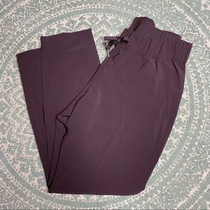 Lululemon on the Fly 28” pants size 6 black satin